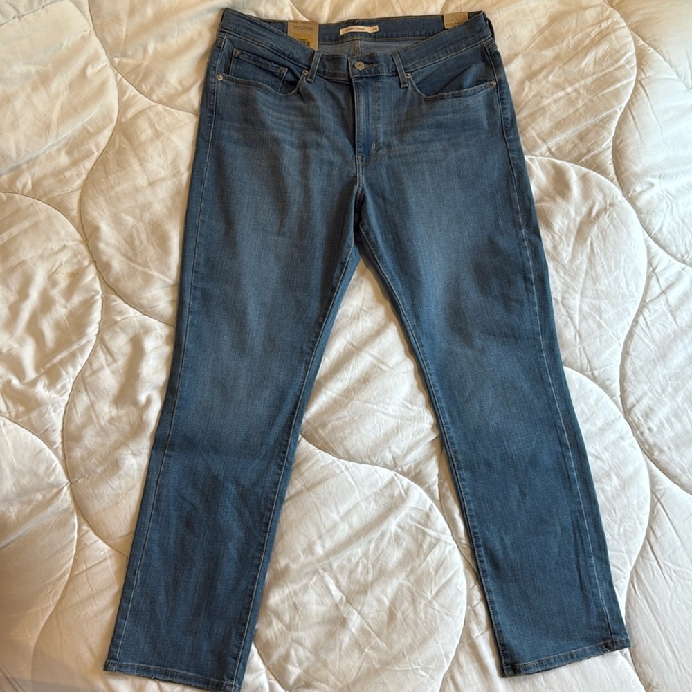 Levi’s Classic Straight, 16/W33L30
